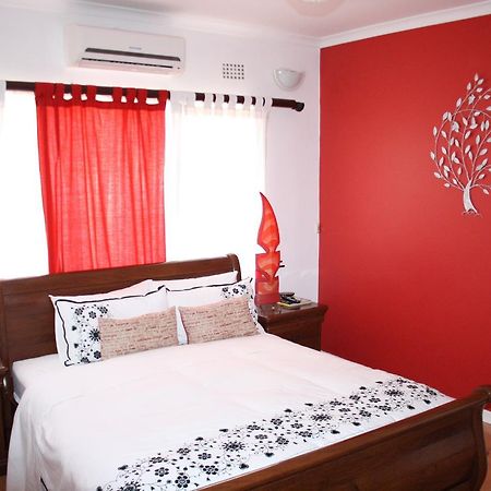 גאבורון Sunflower Court Bed And Breakfast מראה חיצוני תמונה
