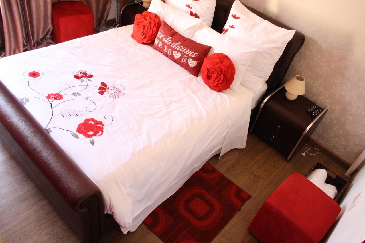 גאבורון Sunflower Court Bed And Breakfast מראה חיצוני תמונה