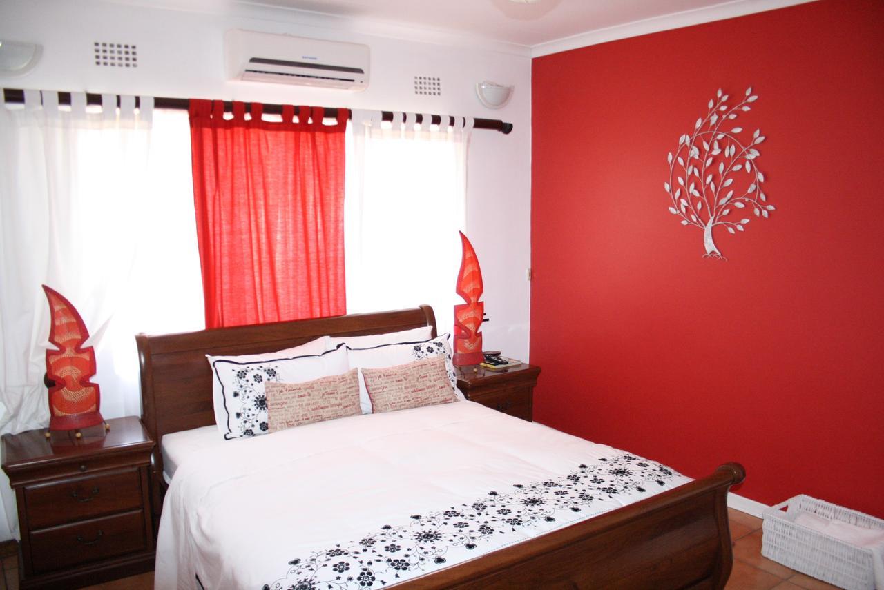 גאבורון Sunflower Court Bed And Breakfast מראה חיצוני תמונה