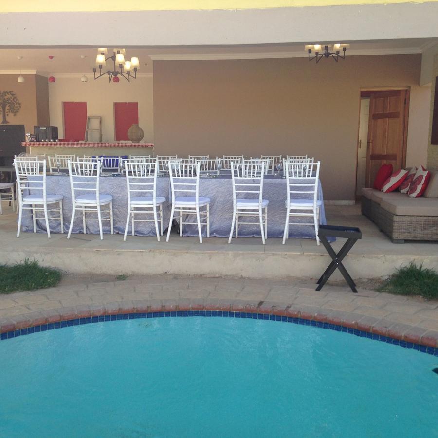 גאבורון Sunflower Court Bed And Breakfast מראה חיצוני תמונה